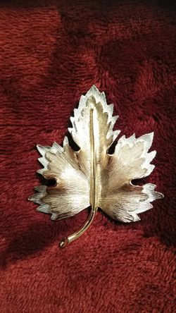 Frosted Tip Gold Leaf Brooch