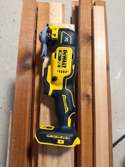 DEWALT 20V CR Ocillatin Multi -Tools $100