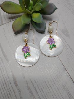 New Hand Crafted Mother of Pearl Dangle Earrings