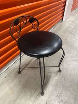 Vanity chair