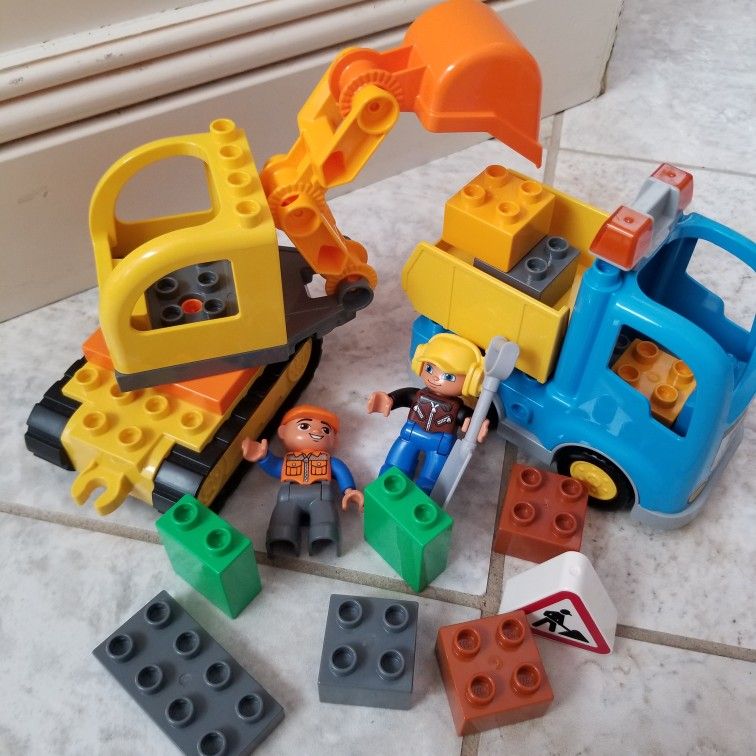 LEGO DUPLO Town Truck & Tracked Excavator 10812

