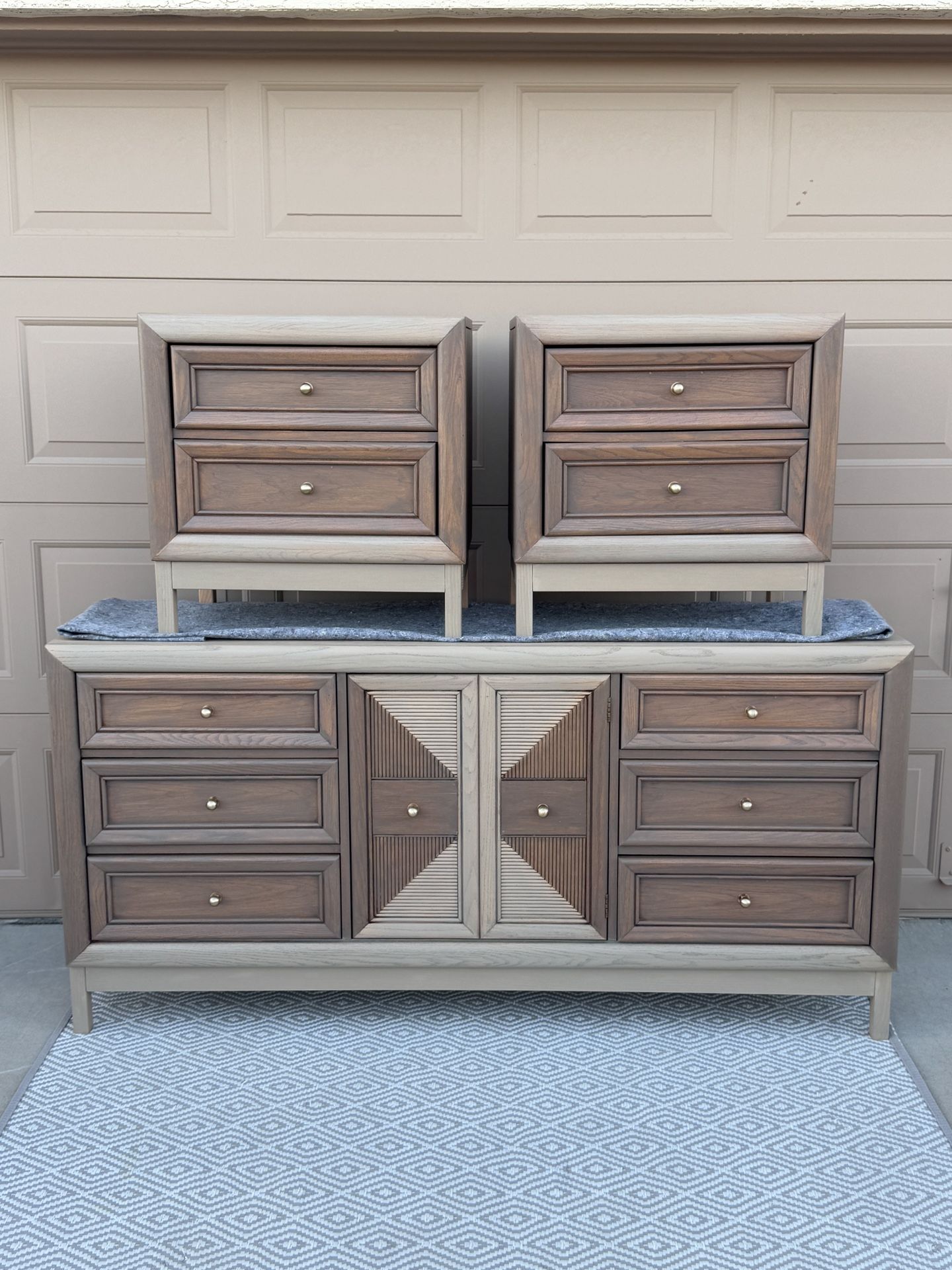 Beautiful Dresser And 2 Nightstands