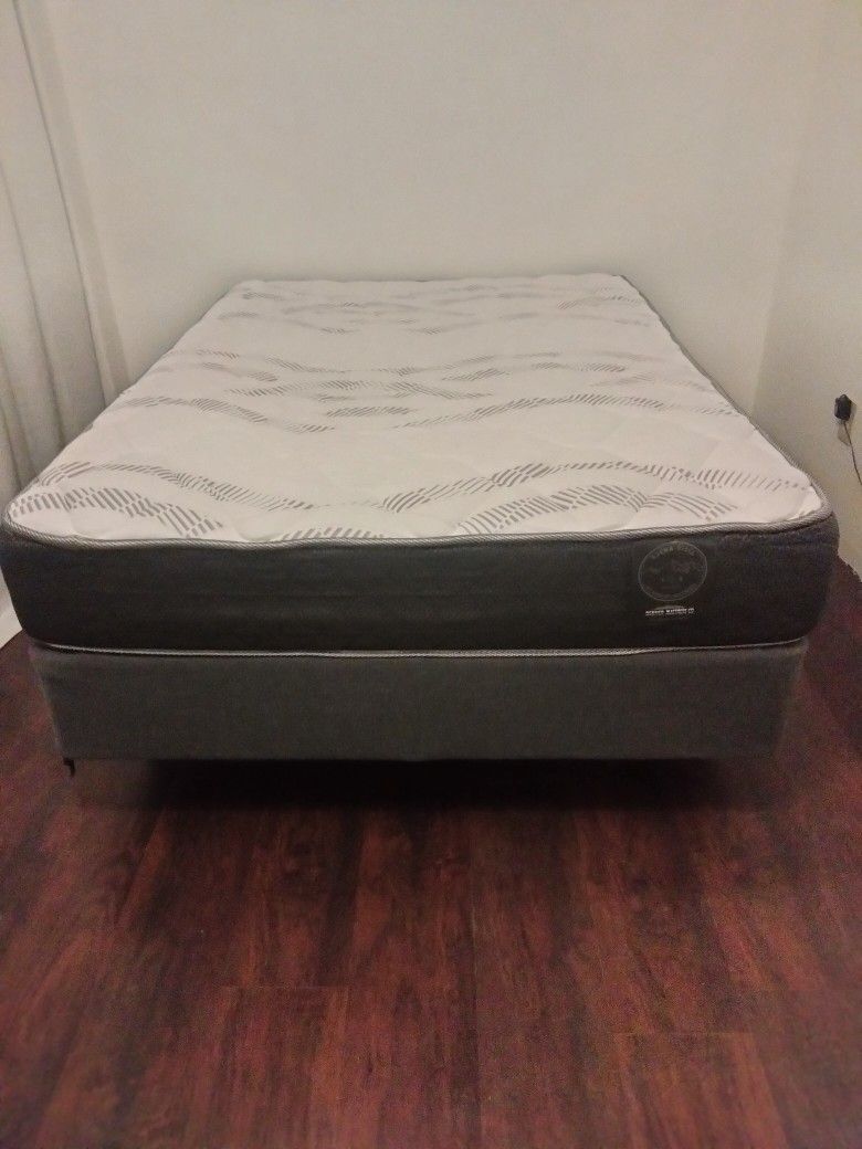 very comfortable full size bed