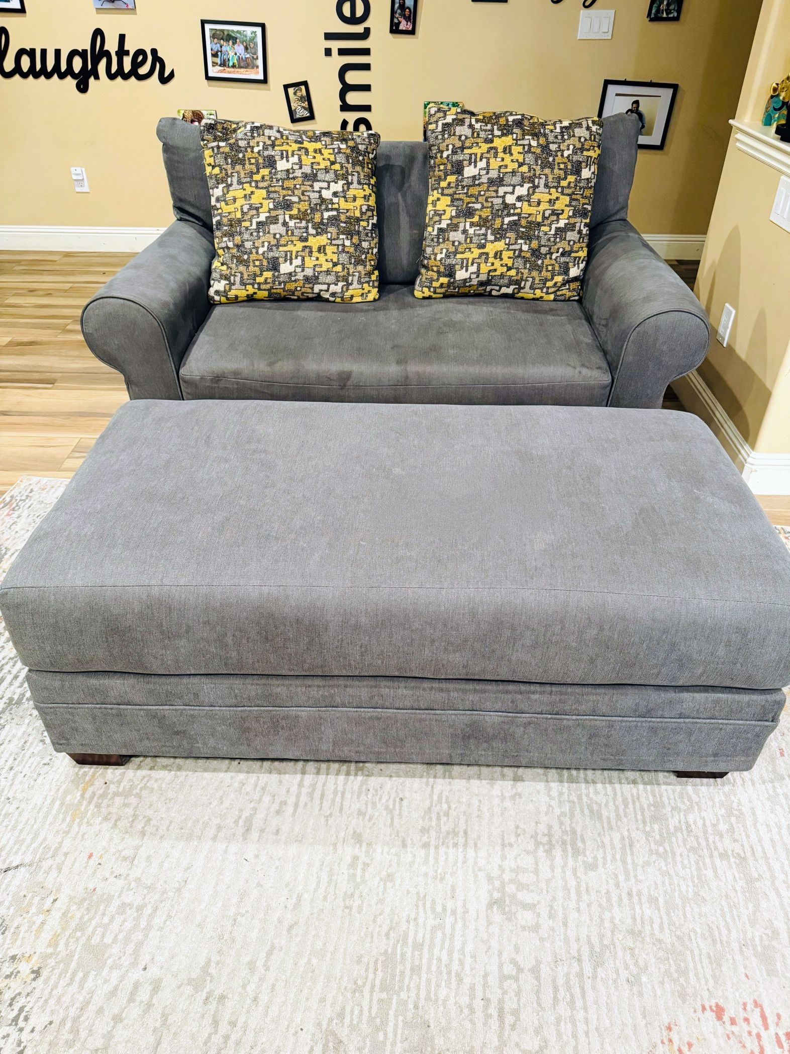 Oversized Living room Accent Chair + Leg Rest 