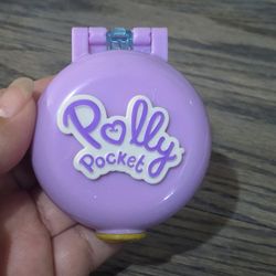 Polly Pocket Tiny Snow Cabin