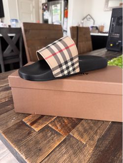 Burberry slides