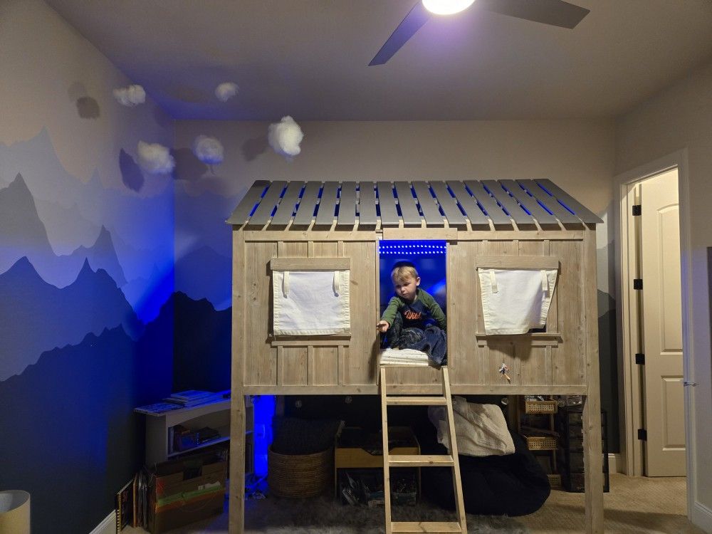 Restoration Hardware Kids Cabin Loft Bunk BedLike new Restoration