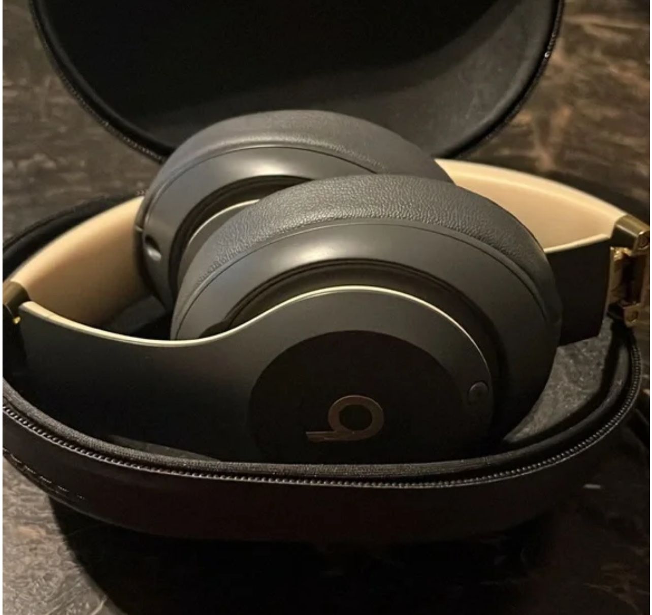 Beats Studio 3’s Like New