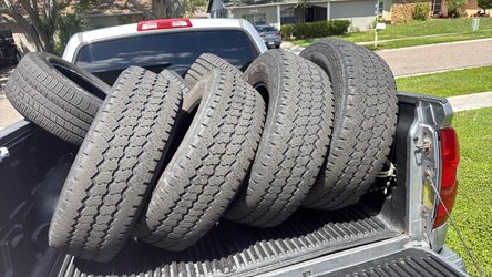 Lt 275/70/18 Set of Used Goodyear Tires
