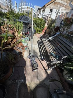 Pittsburgh Aluminum Floor Jack. 1 1/2. Ton 