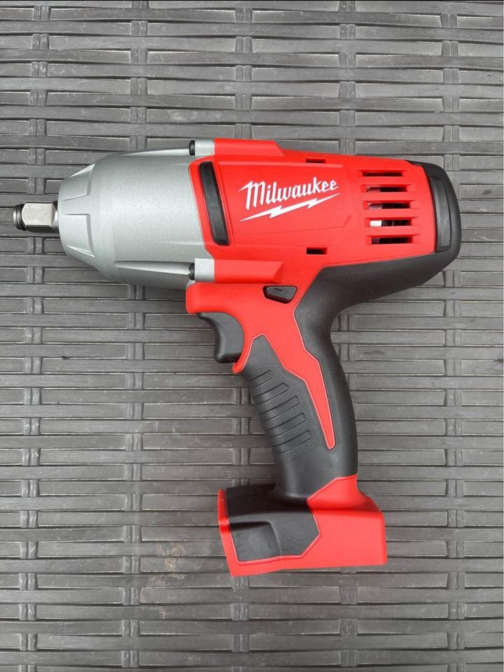 IMPACT 1/2"  MILWAKEE M18 NEW TOOL ONLY 