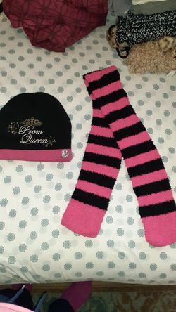 Prom queen hat and scarf