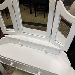 Vanity Set On Clearance 