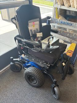 Magic Mobility Frontier V6 All Terrain Power Wheel chair with Recline & Tilt features