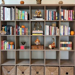 IKEA KALLAX Shelf Unit 5x5 with 5 IKEA KNIPSA Basket included