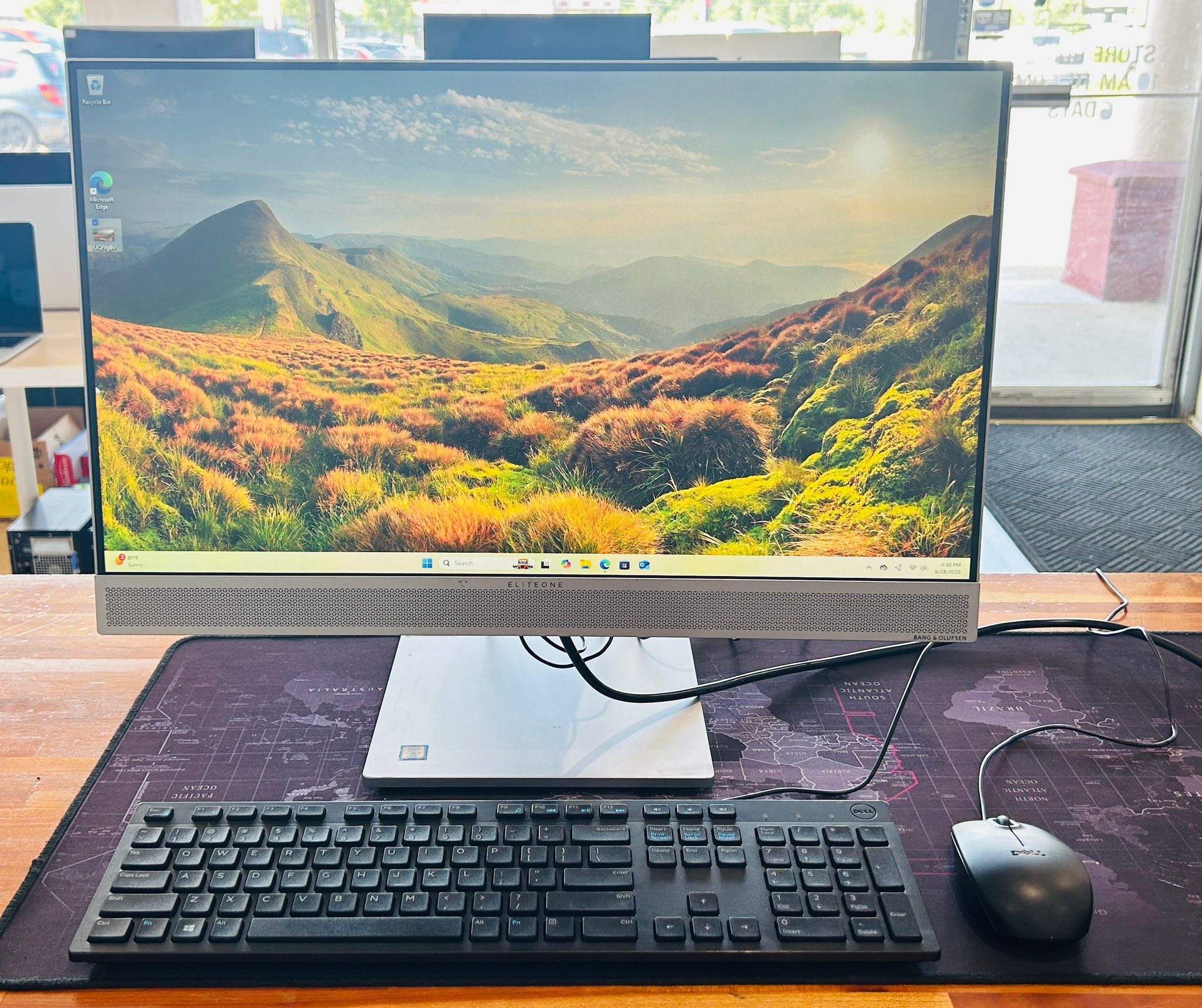 HP EliteOne 800 G4 23.8” TouchScreen Core i7-8700 3.20Ghz 8GB 256GB Windows 11 Pro