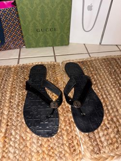FOR SALE: Tory Burch Black Thong Sandals Size 11