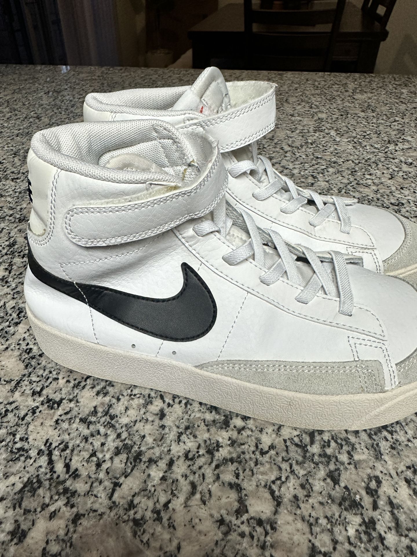 Girls 3.5 High Top Nikes
