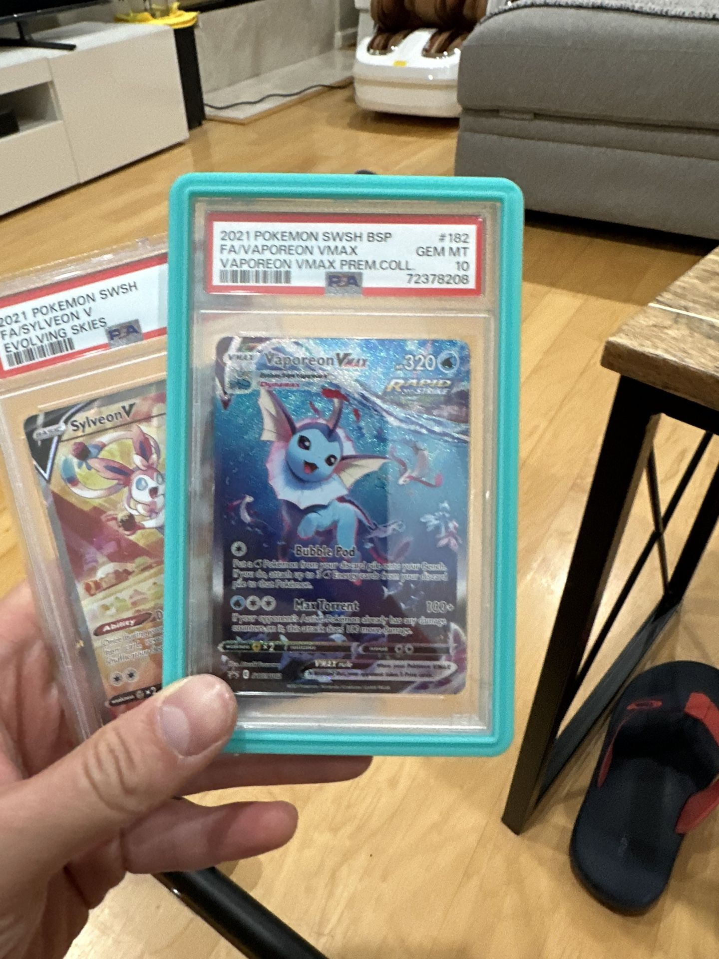 Pokemon Vaporeon VMAX