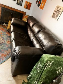 Black Leather Queen Size Pullout Couch