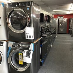 New Scratch And Dent Electrolux Front Load Washer And Dryer Set. 1 year Warranty 