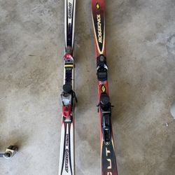 Atomic Pro Carv 6.22 And Rosossignol 10.4 Snow Skis