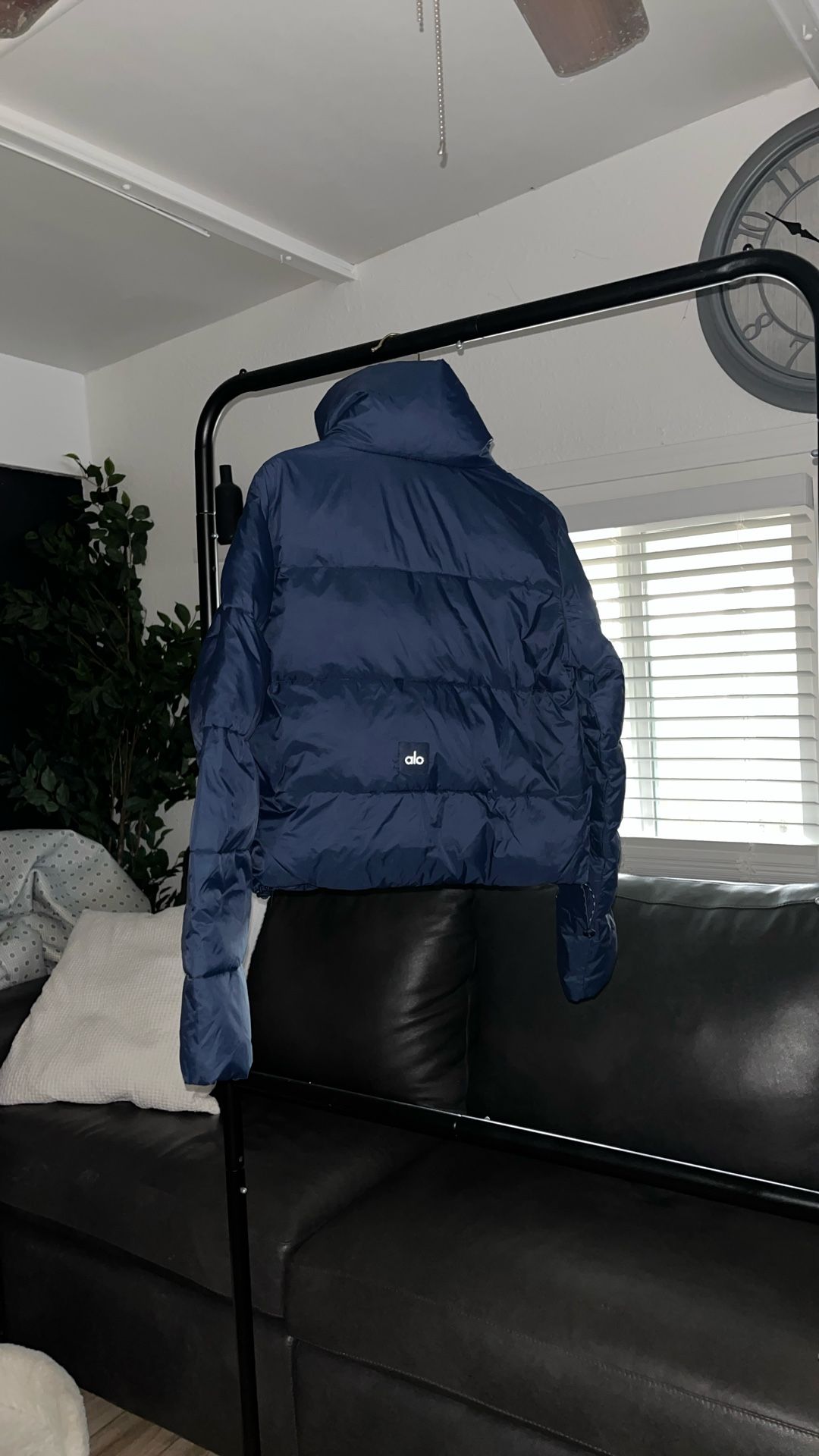 Alo Yoga Authentic Cropped/ Weist Lenght Jacket