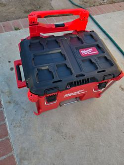 Caja de eramientas milwaukee