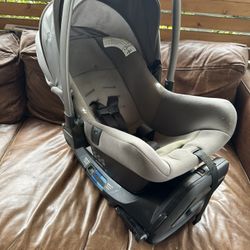 Nuna Pipa Lite R Car Seat 2020 car seat with base