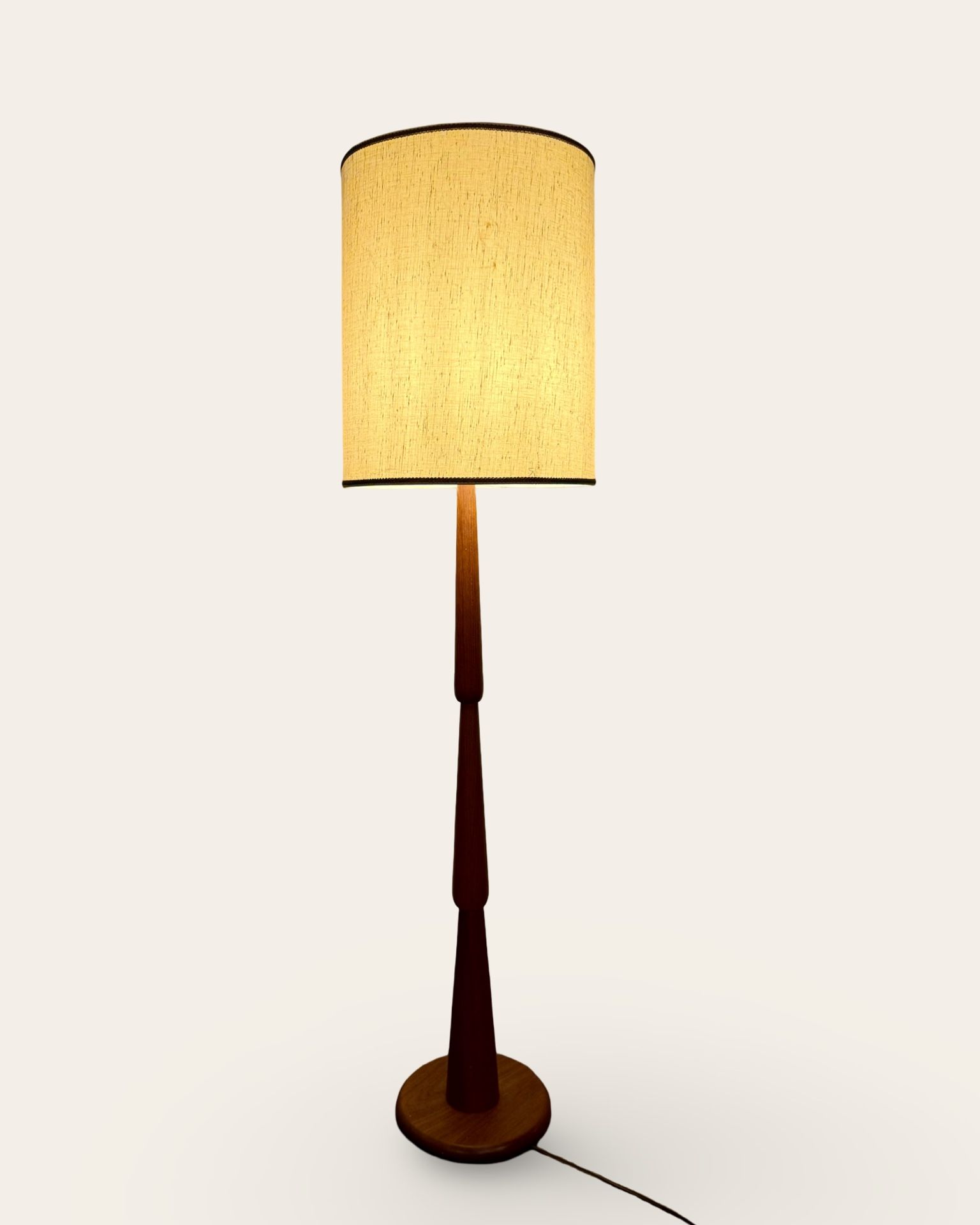 1960s Vintage MCM Teak Coned Floor Lamp in Excellent Conditiont