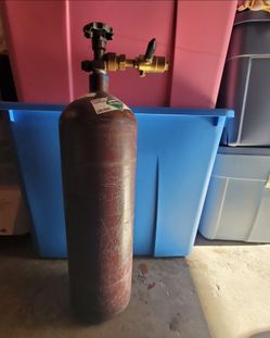 40 Cubic Ft Tank. Must Sell Asap.