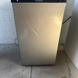 Working Mini fridge