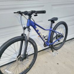 Trek Mountain Bike Size Adult Small Wheels 27.5 Multiple Speeds Disc Brakes  New Ridden One Time 