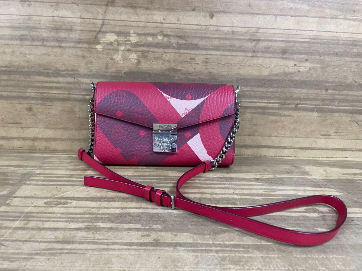 MCM medium new Wave logo millie - red/lychee crossbody (A1D010322)