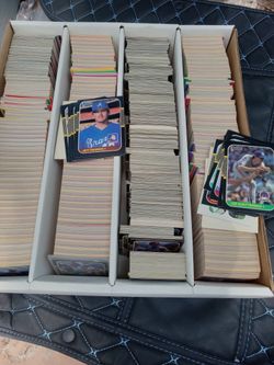 Lot's Of Sports Cards 