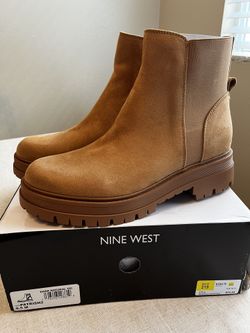 Women’s Boots NEW! Size 9.5 Nine West Tan Suede
