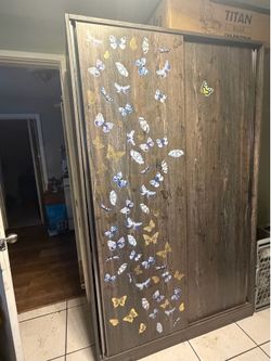 Armoire/ dresser