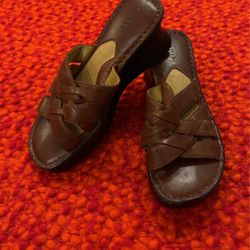 New Women’s GNW Sandra Leather Sandal Wedge Brown Size 8