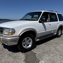 2000 Ford Explorer