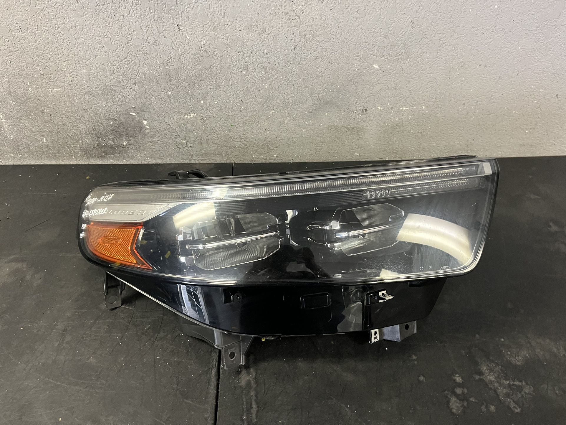 2020-2021-2022-2023 FORD EXPLORER RIGHT HID HEADLIGHT OEM USED