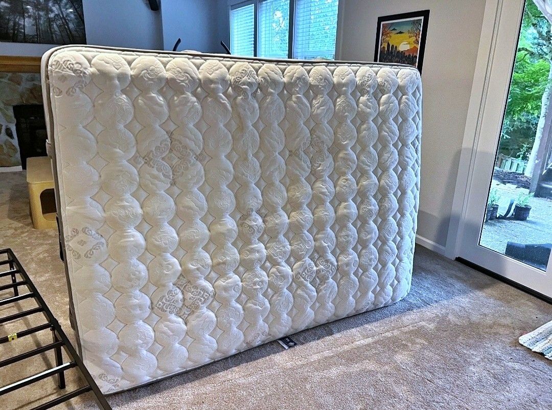 Serta Perfect Sleeper Oakbridge Hybrid Innerspring Mattress