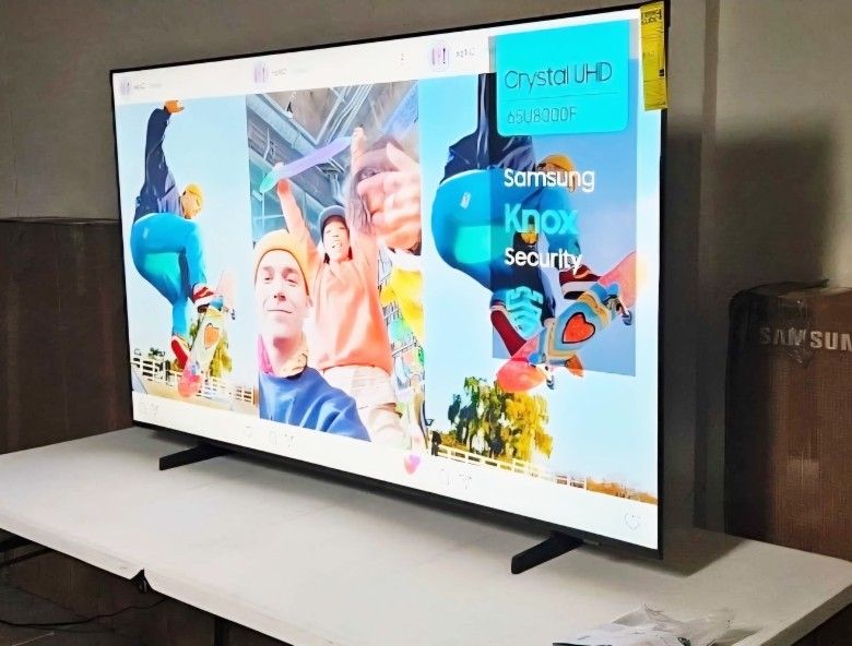 New 65 Inch Samsung U8000F Smart TV 4K UHD Brand New 2025 Model.