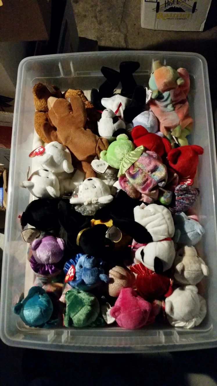 Ty Beanie Babies mostly retired 10 for thrity bucks