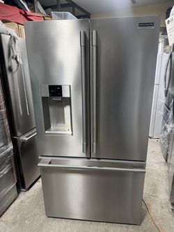 Frigidaire professional refrigerator 36 x 28 x 69 Almost new one receipt for 90 days warranty