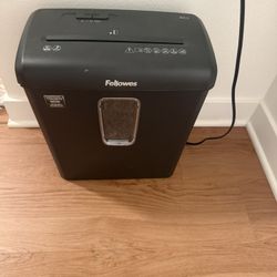 Paper And Credit Card Shredder 
