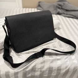 Michael Kors Harrison Logo Messenger Bag