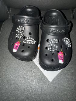 10c Crocs