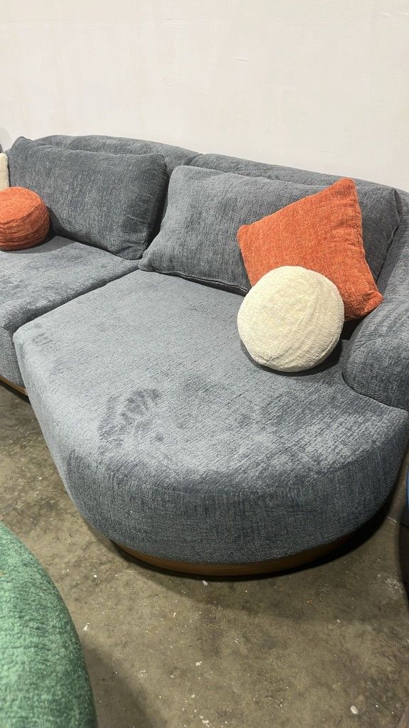 Catania Anthracite Curved 2-piece Sectional Sofa
Redwood Furniture$10 Down Payment And Financing Available