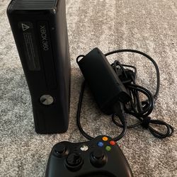 Xbox 360 W/ Controller