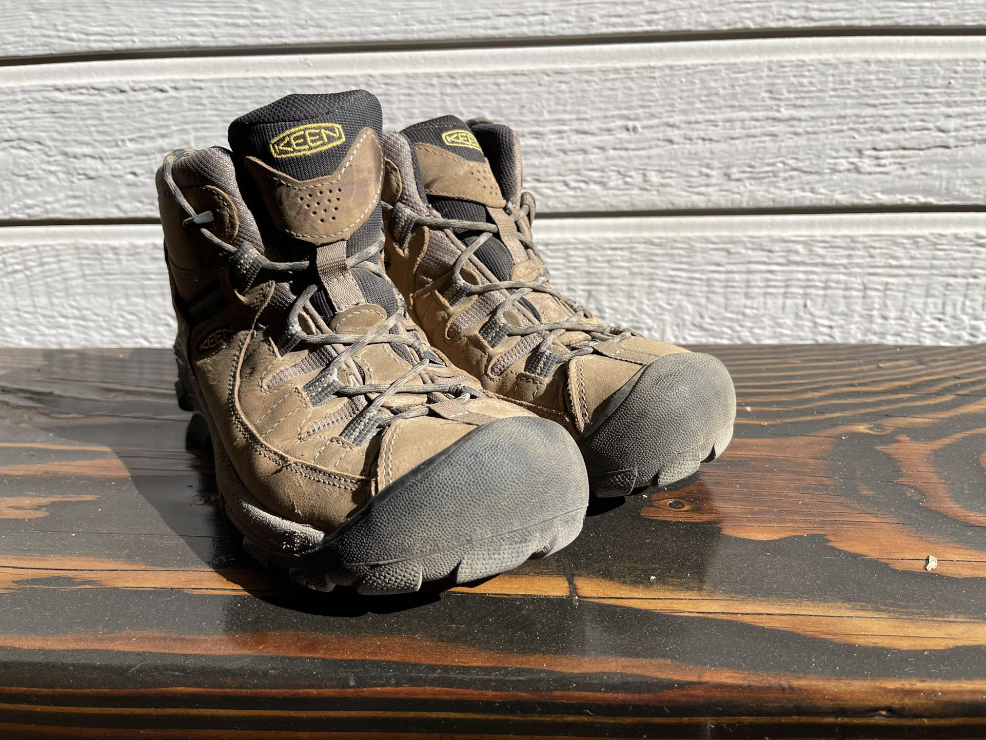 Men’s KEEN Leather Waterproof Hiking Boot Size 9.5